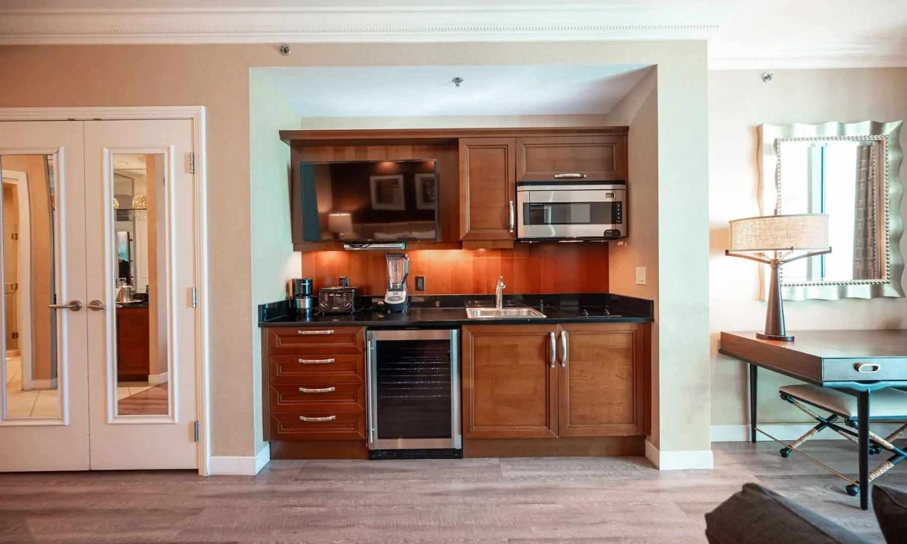 No Resort Fee Strip View Suite &Free Valet &Pool Las Vegas